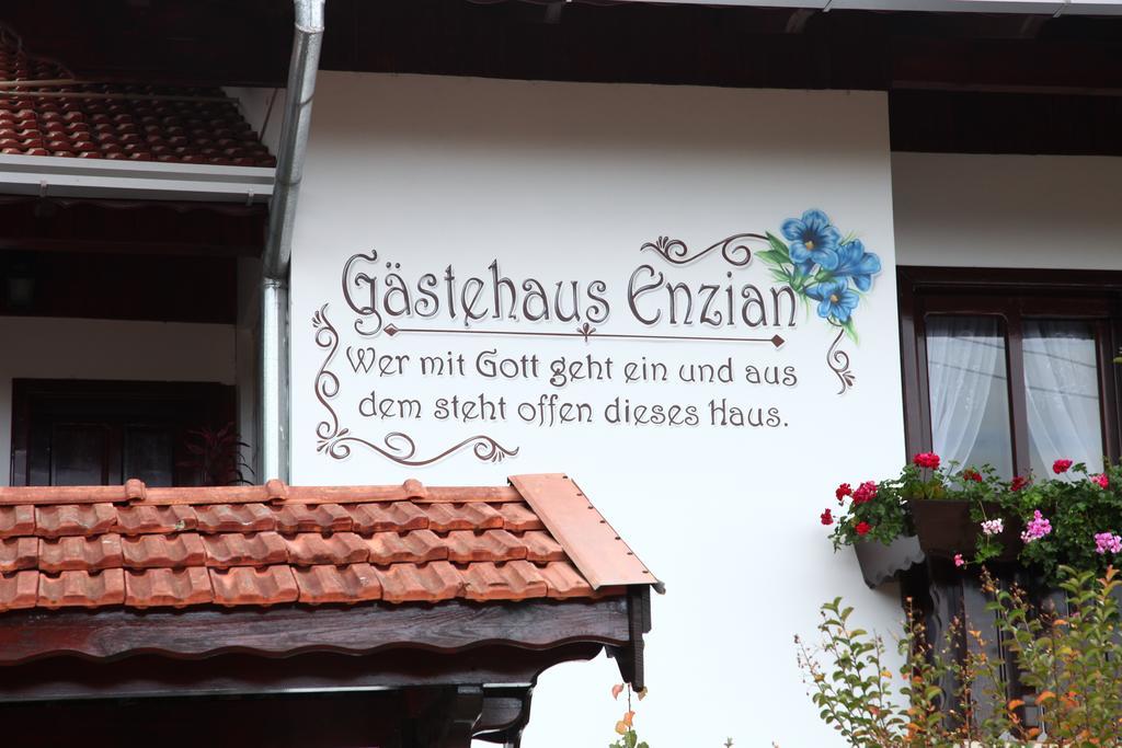 Hospedaria Gãstehaus Enzian Treze Tílias Exterior foto